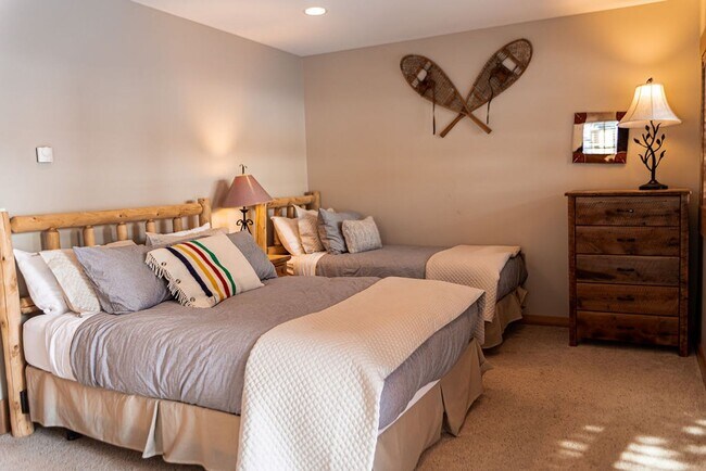 Building Photo - Immaculate Spanish Peaks Condo with Hot Tub & Pool Access