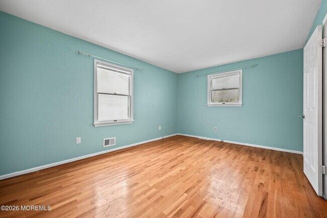 Building Photo - 11 Applebey St