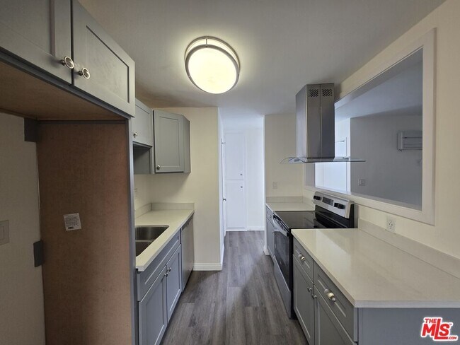 Building Photo - 517 N Francisca Ave