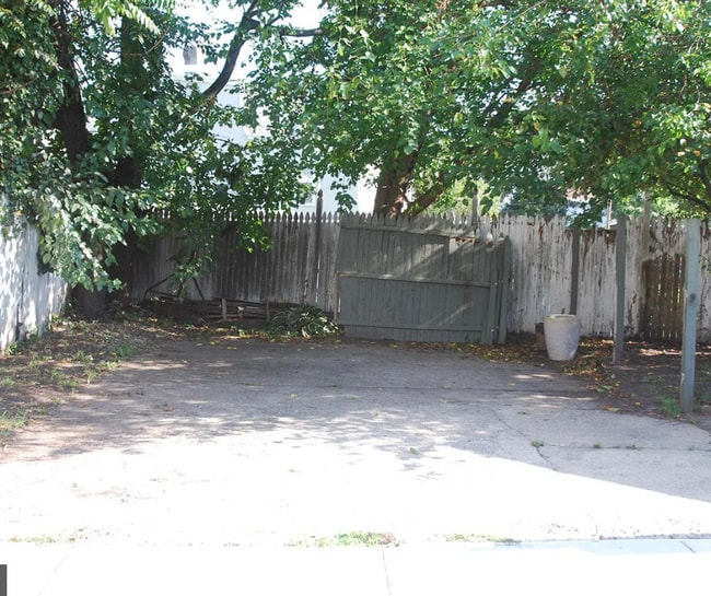 Building Photo - Charming 2-Bedroom Single-Family Home – Pr...