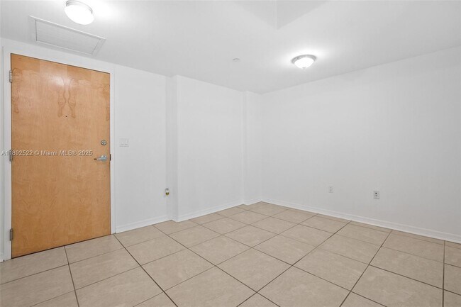 Building Photo - 350 S Miami Ave