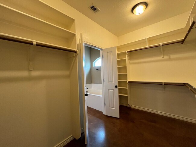 Building Photo - 3 Bedroom Home available for rent.   Refrigerator, washer and dryer included.