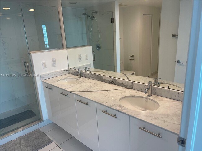 Building Photo - 500 Brickell Ave