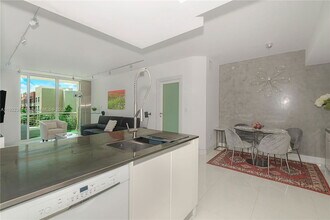 Building Photo - 2000 N Bayshore Dr