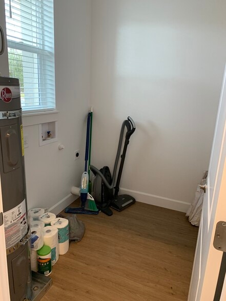Laundry room - 3503 NE McDonald Ln