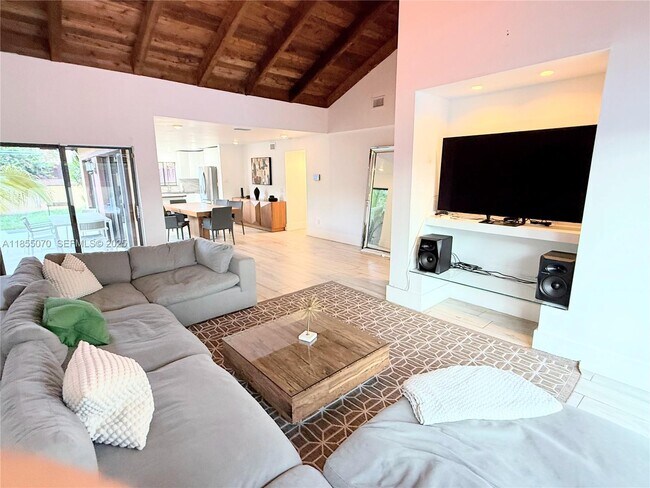 Building Photo - 20429 NE 10th Ct Rd