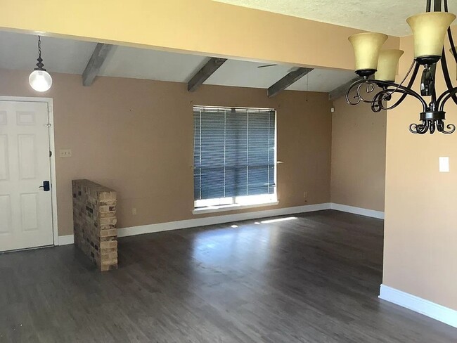 Building Photo - Single Family Home