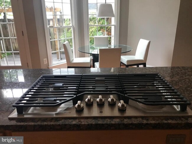 Building Photo - 1406 Ingleside Ave