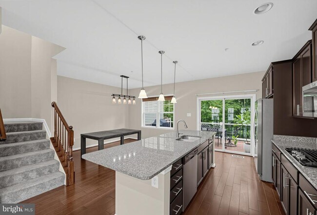 Building Photo - 7524 Holly Ridge Dr