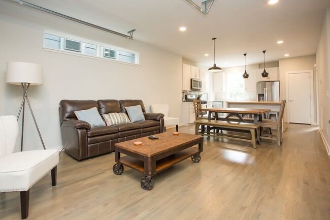 Building Photo - Beautifully Partially Furnished or Unfurni...