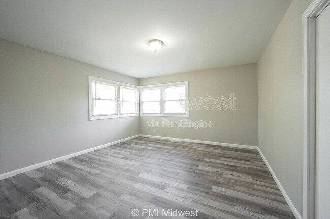 Building Photo - 6276 Eastgate Ave