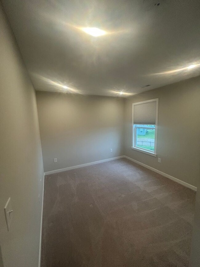 Building Photo - Must See New Construction In Mount Washing...