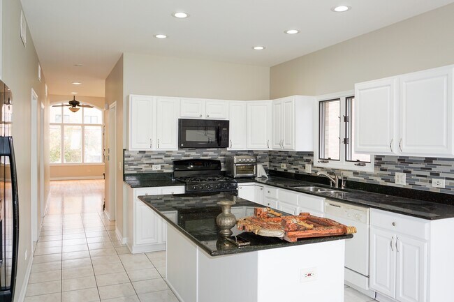 Building Photo - 4851 N Oketo Ave