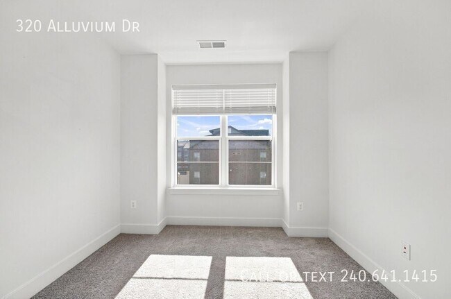 Building Photo - 320 Alluvium Dr