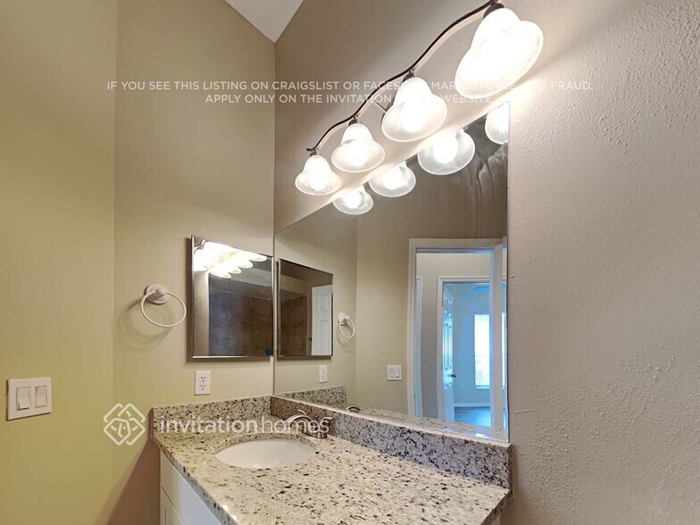 Building Photo - 874 Shoshone Ln