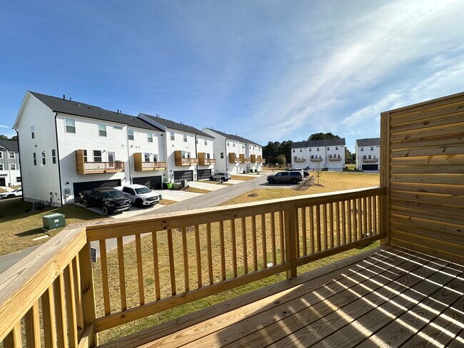 Building Photo - 2801 Farmhouse Dr