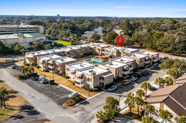 Building Photo - 10100 Lakeshore Dr