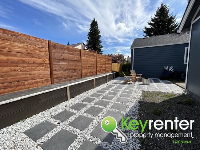 Building Photo - Tacoma Gardeners Dream 2Bed/1Bath