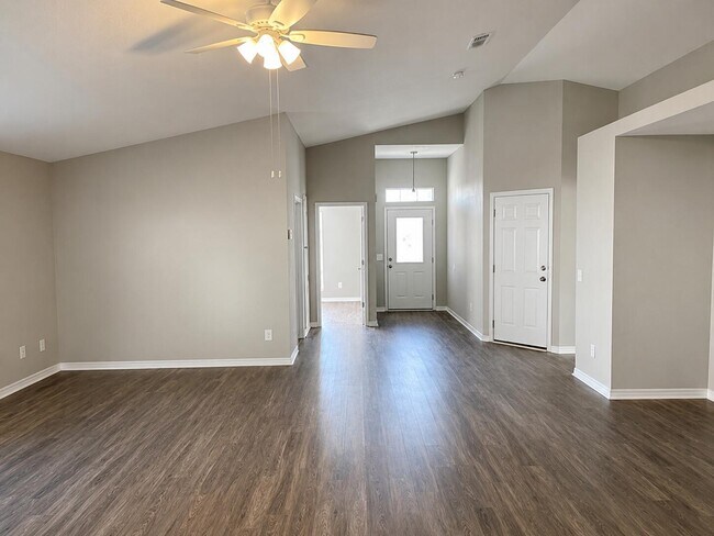 Building Photo - 124 Sandstone Trail