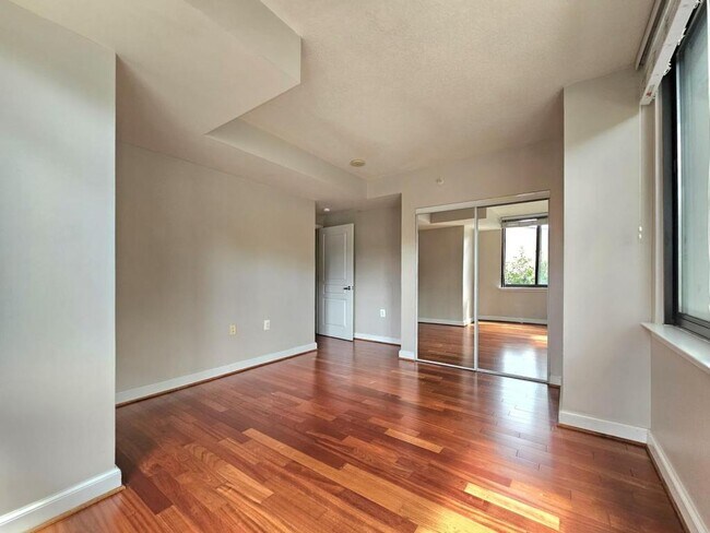 Building Photo - 2451 Midtown Ave