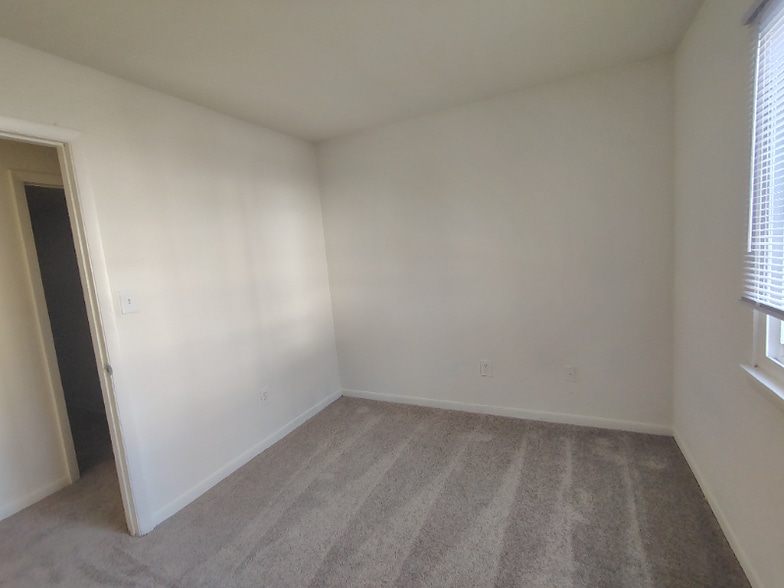 Building Photo - 600 Reusens Rd