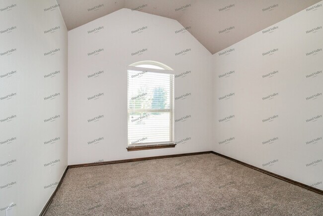 Building Photo - 1303 Luke Ln