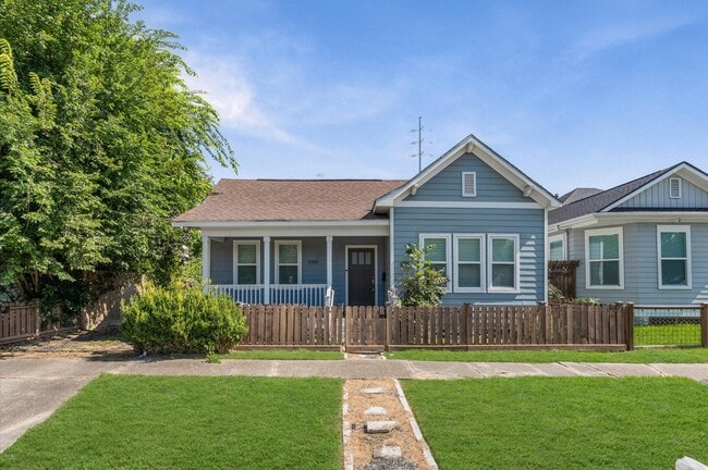 Primary Photo - 1204 Shearn St