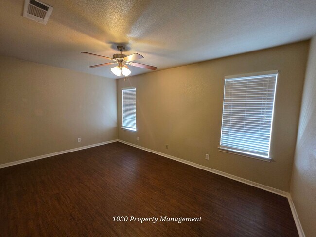 Building Photo - 2 Bed/2 Bath Duplex in Trimmier Estates! 500.00 off 1st full months rent