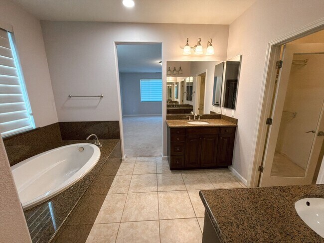 Building Photo - 6238 Murdock Way