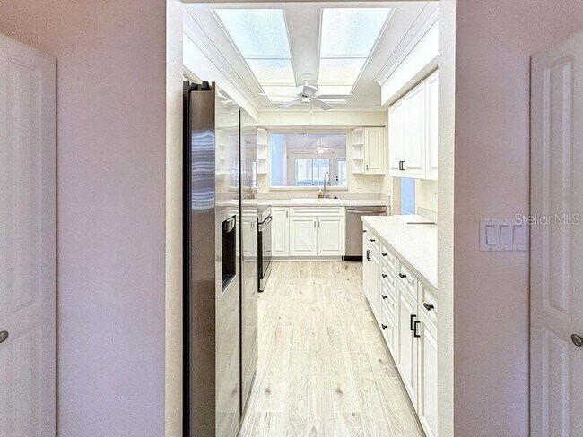 Building Photo - 13634 Lake Point Dr S