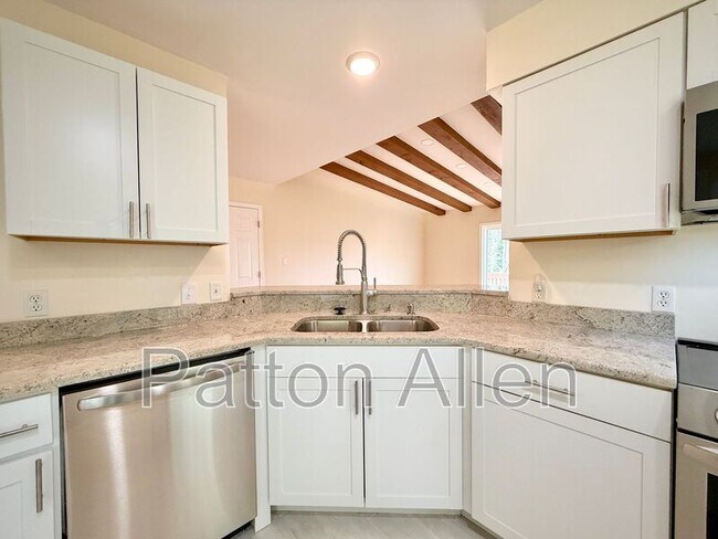 Building Photo - 6 Providence Rd