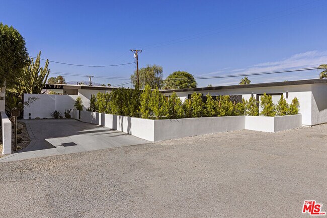 Building Photo - 44251 Russell Ln