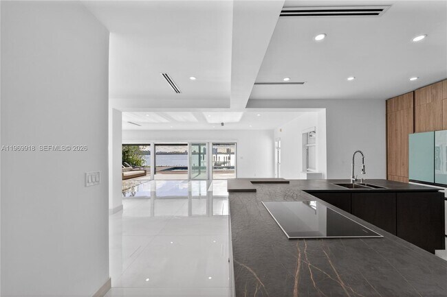 Building Photo - 1101 S Shore Dr