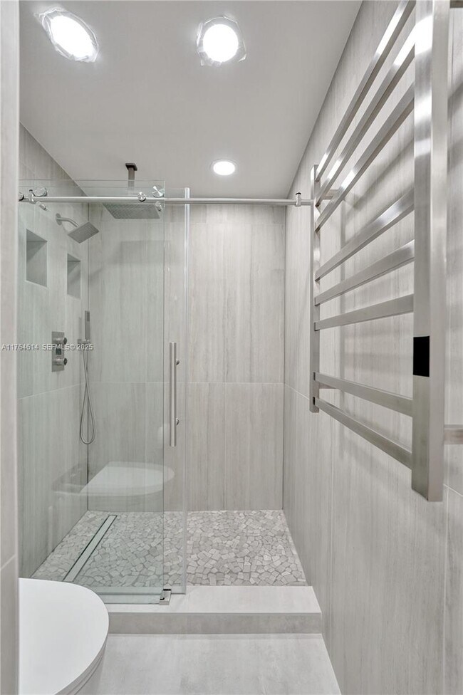 Building Photo - 4001S S Ocean Dr