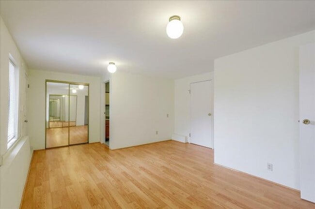 Building Photo - 3 bedroom in San Francisco CA 94122