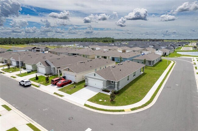 Building Photo - 3302 Pine Lily Ave