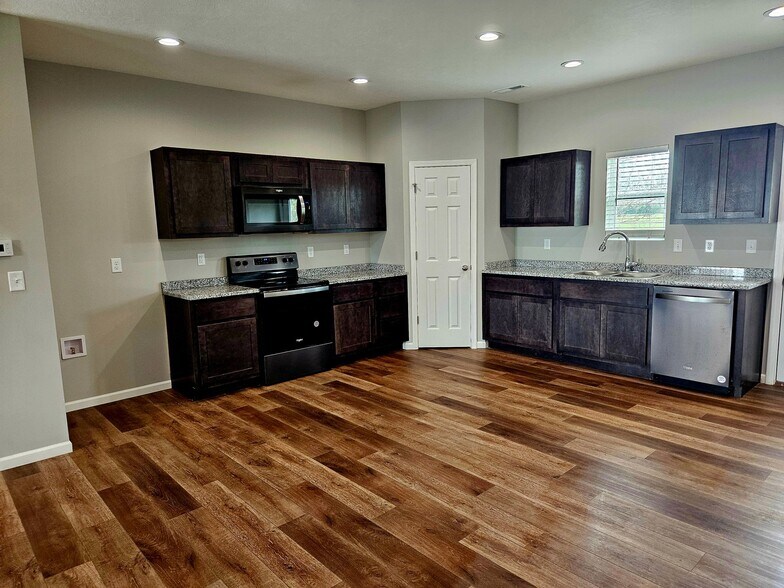 Building Photo - 928 Dishman Cir