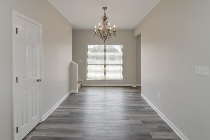 Building Photo - 449 Park Lake Dr