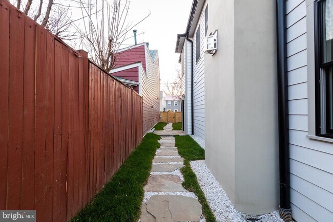 Building Photo - 309 N Patrick St