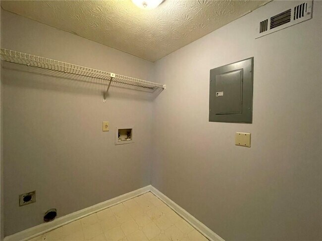 Building Photo - 5721 Glenn Hollow Ct