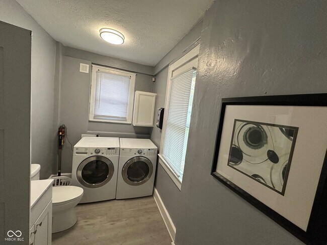 Building Photo - 4130 Rookwood Ave