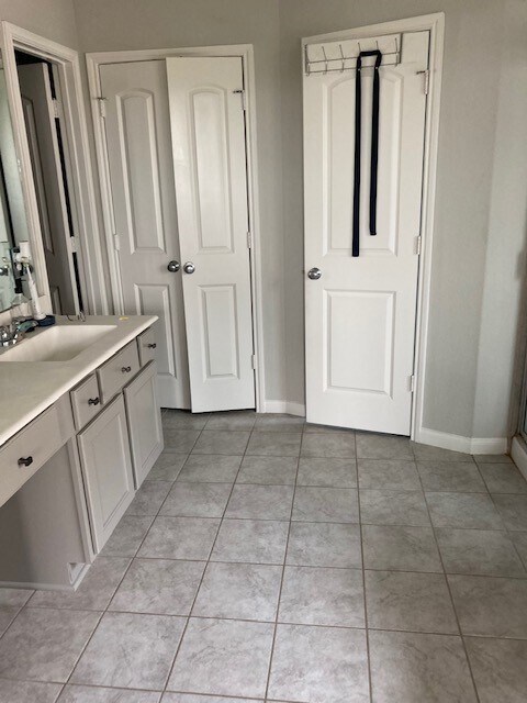 Building Photo - 2643 Dry Creek Dr