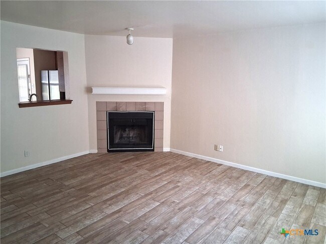 Building Photo - 130 Wind Ridge Dr