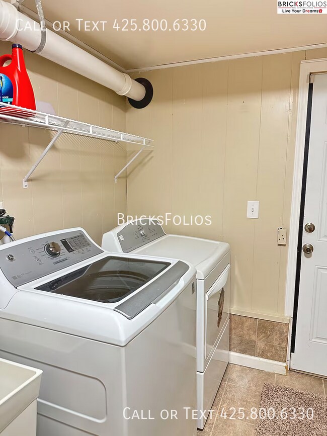 Building Photo - Sunny & Modern 1BR in the Heart of Bothell – Walk Everywhere!