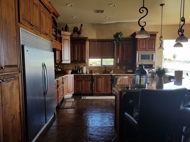 Building Photo - Beautiful Corner Lot! FULLY FURNISHED! Available Now!!