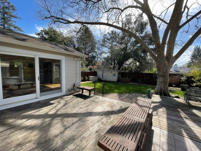 Building Photo - Lafayette home, great location!