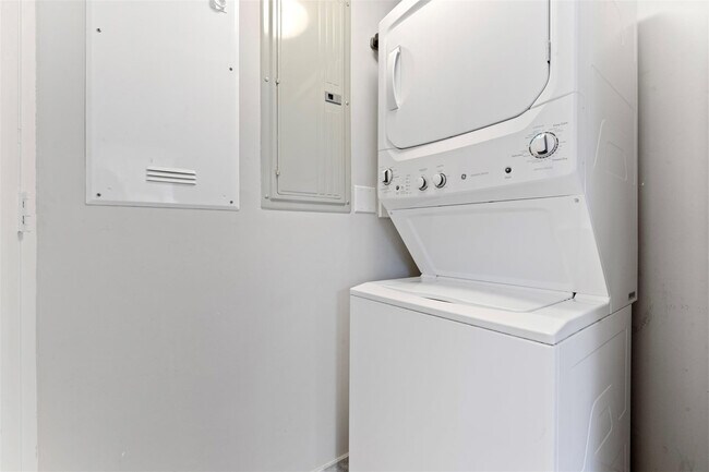 Building Photo - 18911 Collins Ave