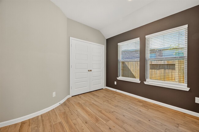 Building Photo - 381 Andes Dr