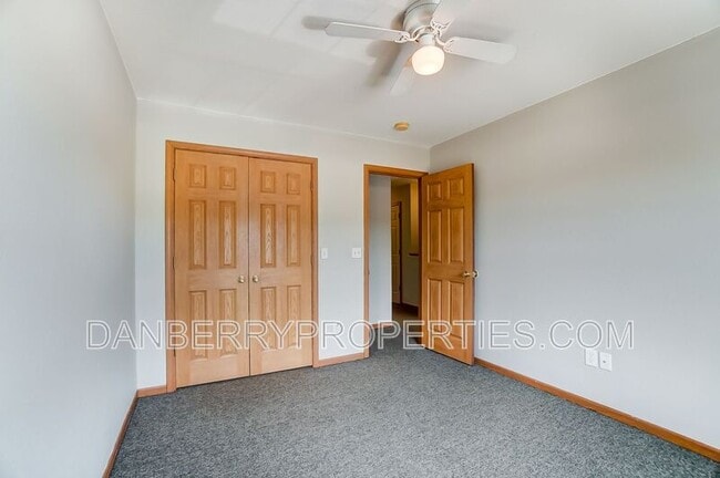 Building Photo - 1117 N Byrne Rd