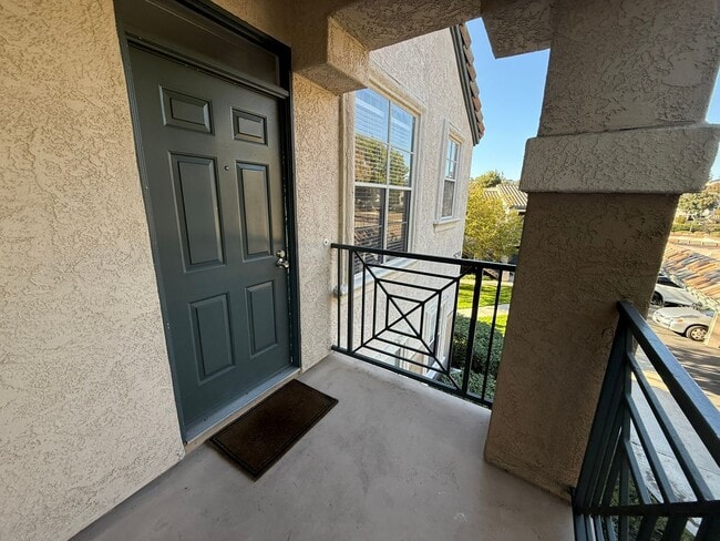 Building Photo - 1BR/1BA Condo w/ ASSIGNED PARKING for rent near Del Mar AVAILABLE NOW!